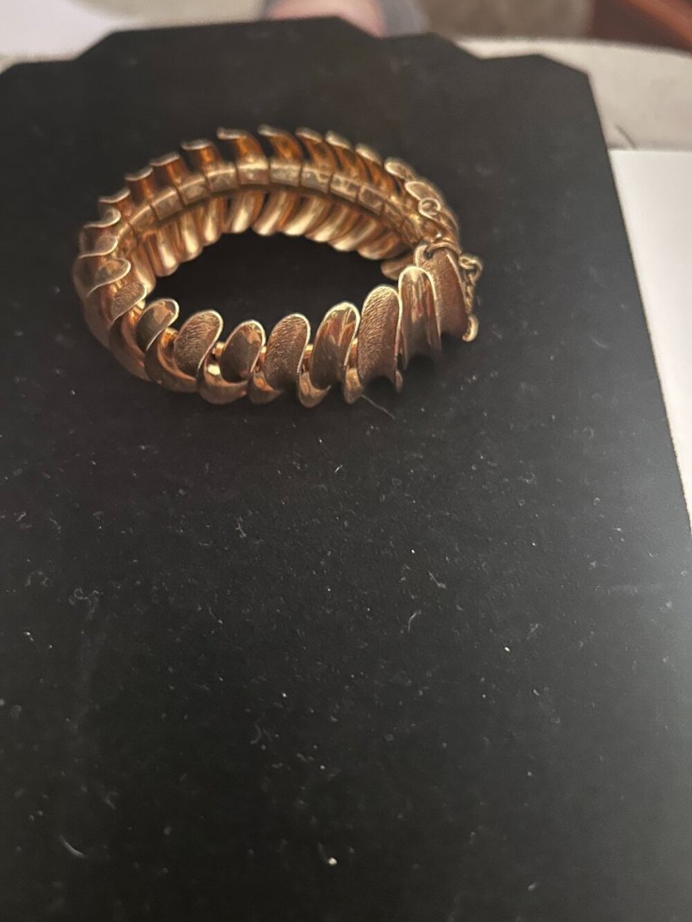 Gold Tone Wavy Ribbon Link Bracelet Brushed & Polished Safety Chain 8.5"